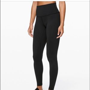 Lululemon Wunder Under black leggings!